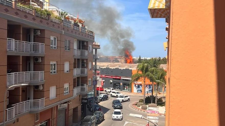 Arrestan a un pirómano que ha originado un incendio que ha desatado gran alarma en Dénia y que ha obligado a desalojos