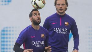 Montoya y Rakitic, en un entrenamiento del Barça de la pasada campaña.