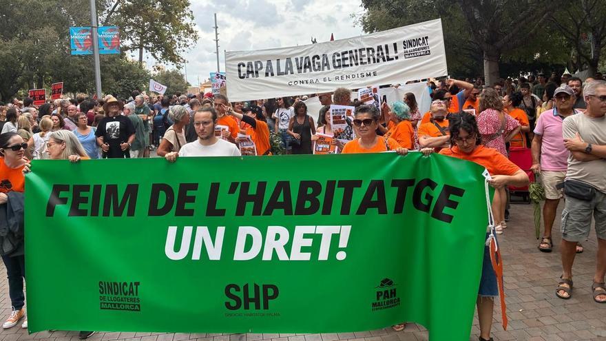 Miles de personas salen a las calles de Palma para reivindicar que "la vivienda es para vivir, no para hacer dinero"