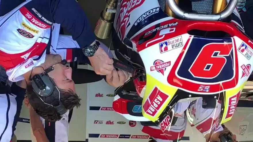 Adaptando la moto de Jorge Navarro