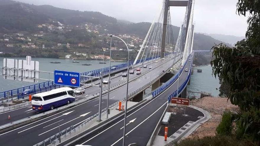 El puente de Rande con los carriles ampliados. // G.N.