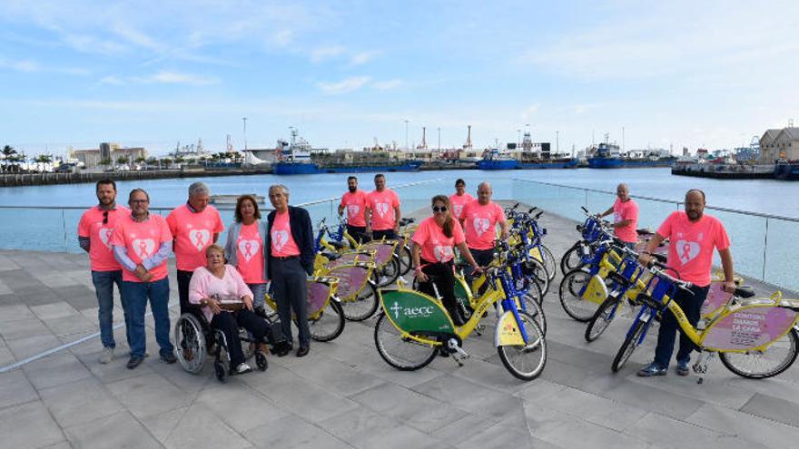 Dávila, Ramírez, Quevedo, Reyes, Fraile y Herrera, junto a las Sítycletas rosas.