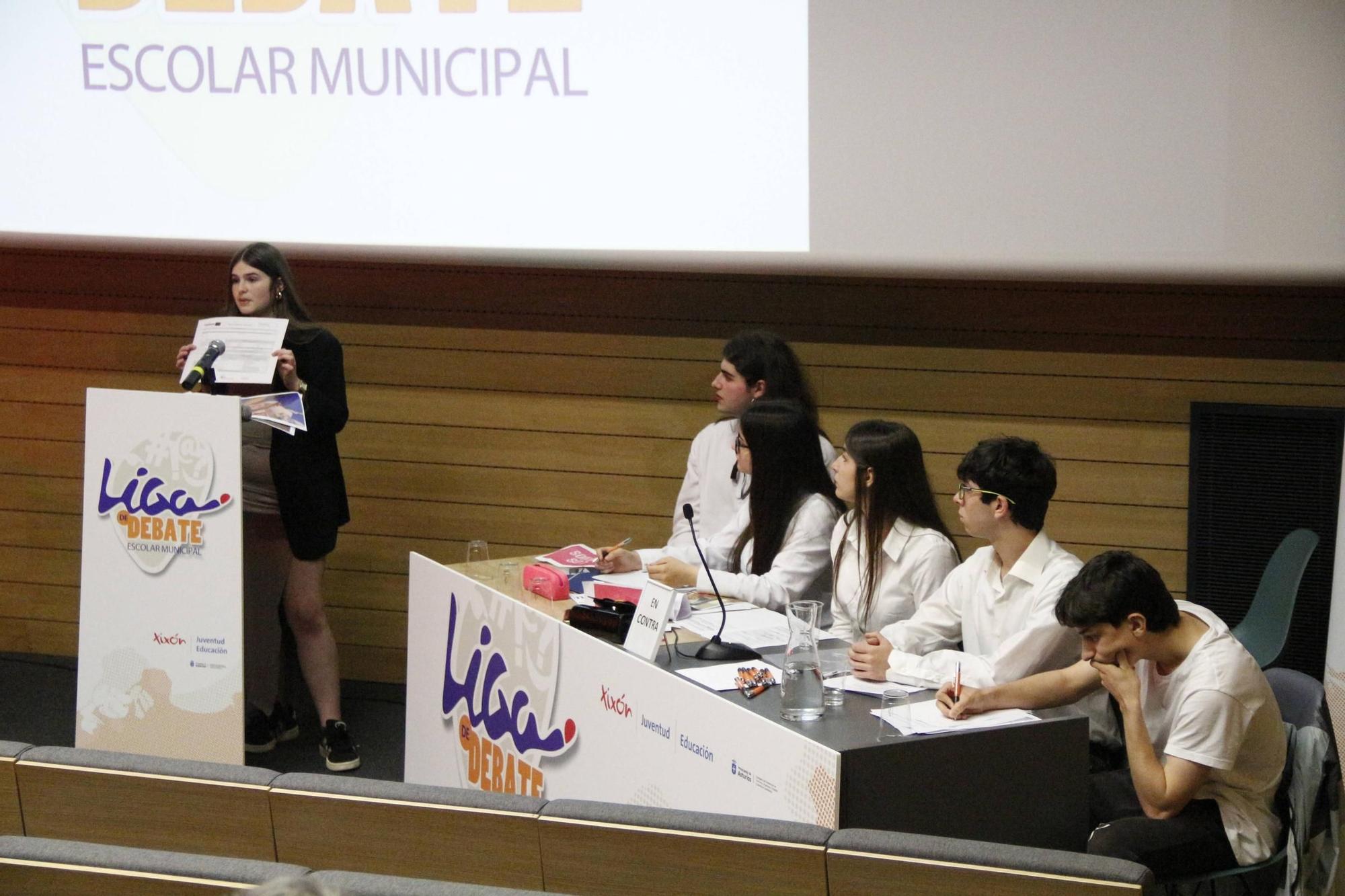 La semifinal de la Liga de Debate Escolar Municipal de Gijón, en imágenes