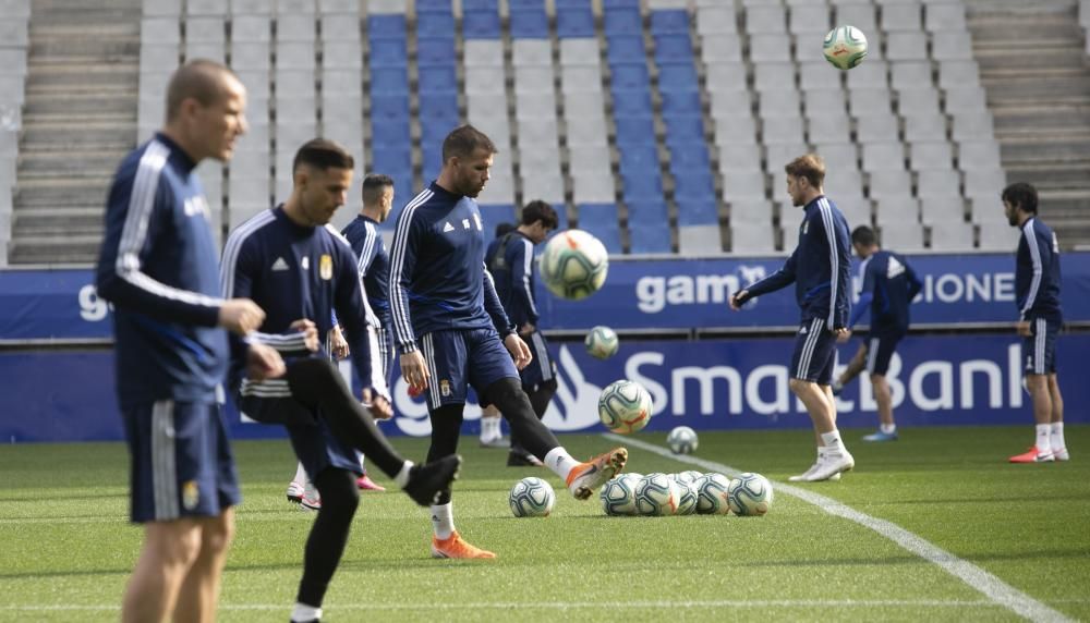 Entrenamiento del Real Oviedo de fútbol en el Carl