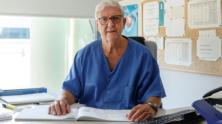 Julio Velasco, coordinador de trasplantes en Son Espases: «Todavía me emociono cada vez que un paciente quiere donar sus órganos»