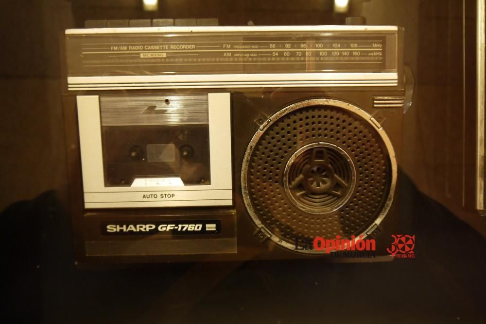 Exposición de radios antiguas en Cieza