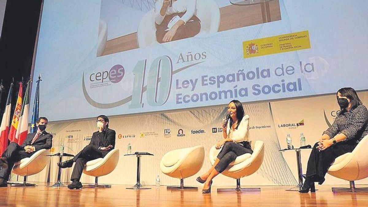 Valle Miguélez durante su intervención en el coloquio