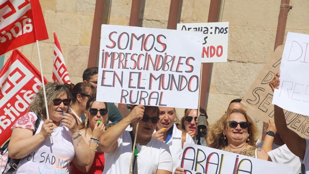 «Aralia, paga lo que debes»