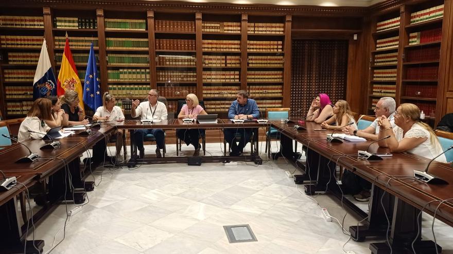 La familias rechazan la privatización de la docencia en las aulas Enclave