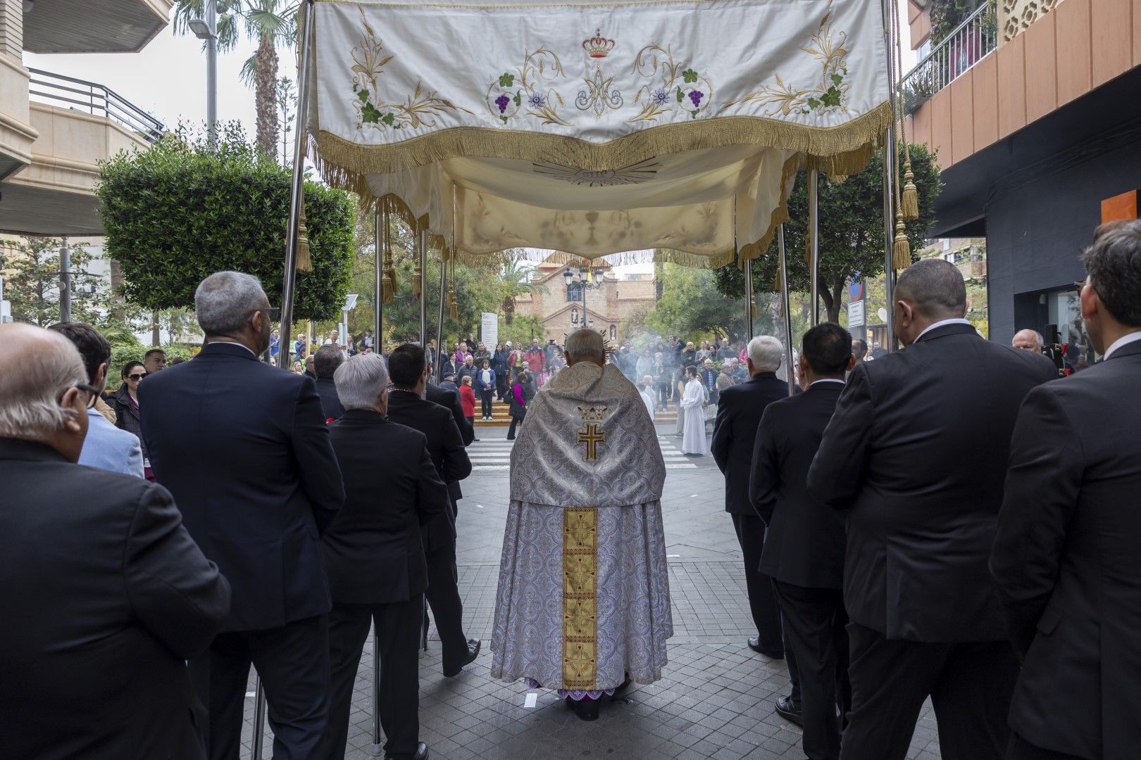 Emotivo Encuentro del Domingo de Resurrección en Torrevieja