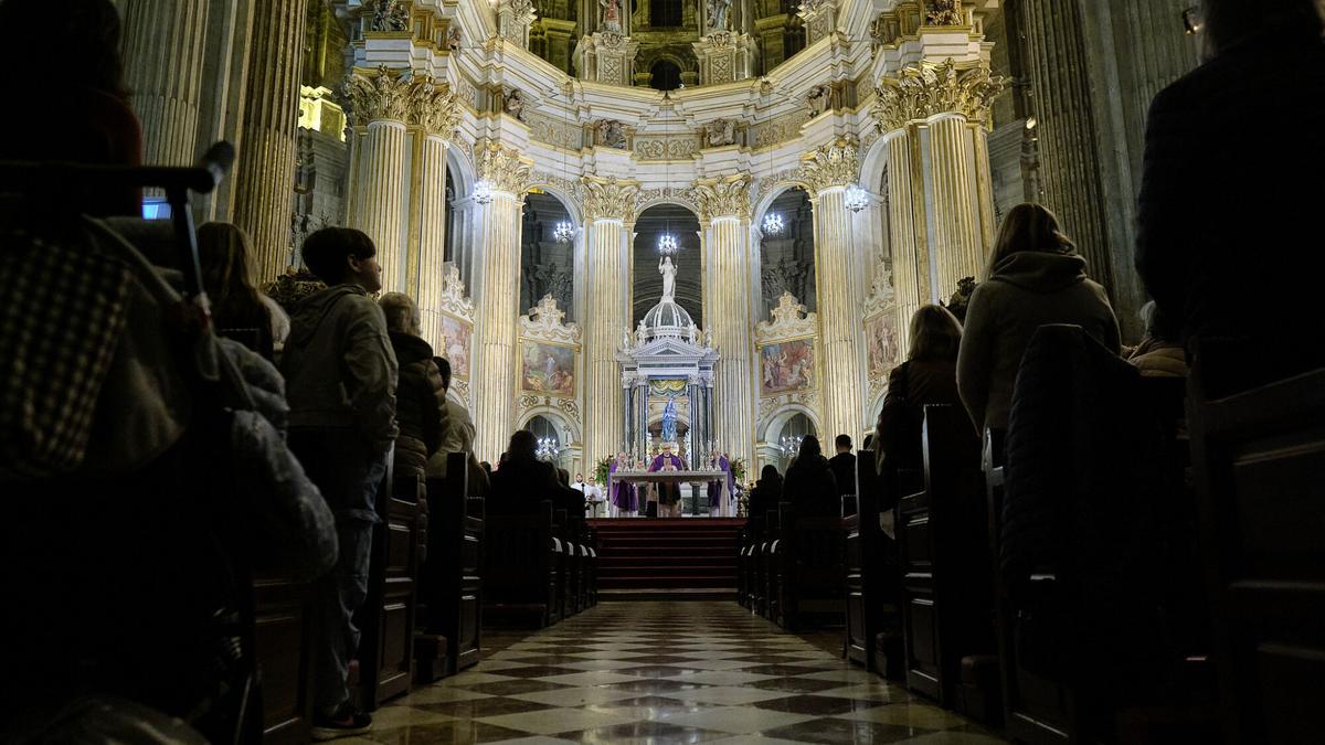Málaga recuerda a las víctimas del accidente de Adamuz en la Catedral