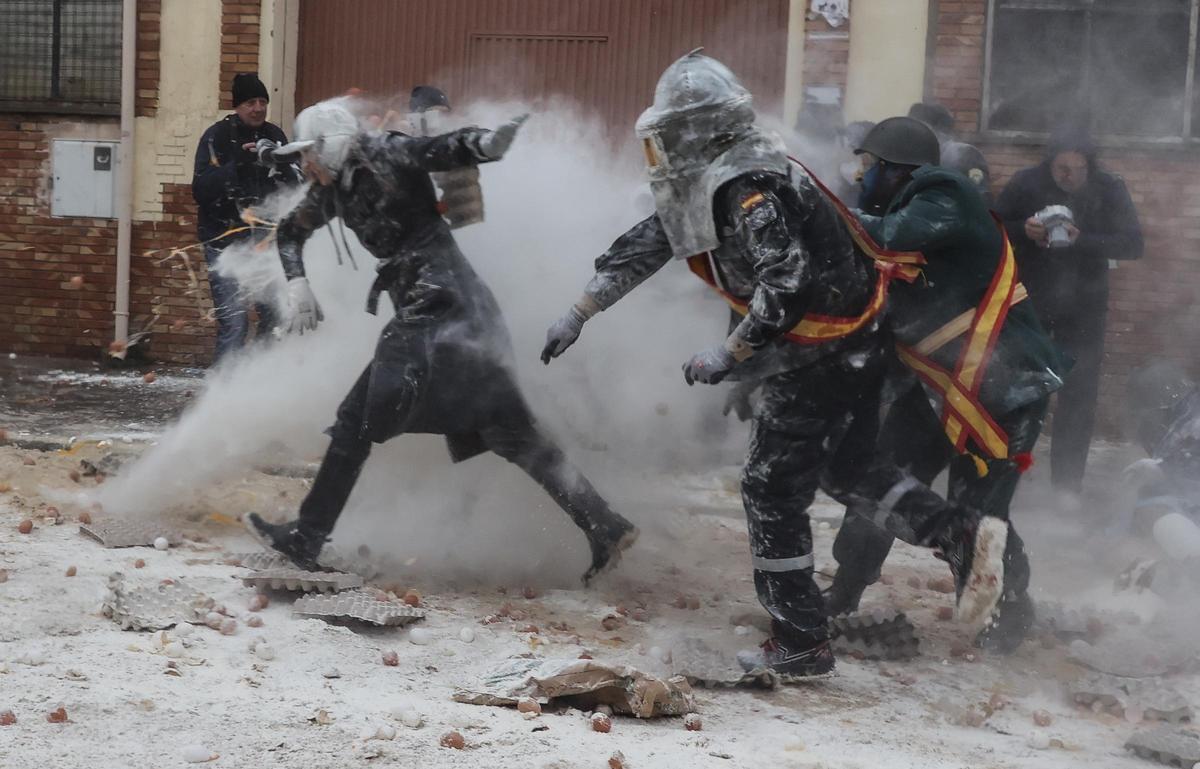 Els enfarinats toman Ibi Els enfarinats toman Ibi