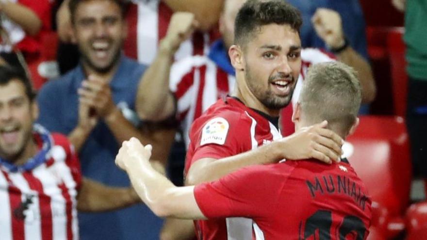 Los jugadores del Athletic celebran un gol.