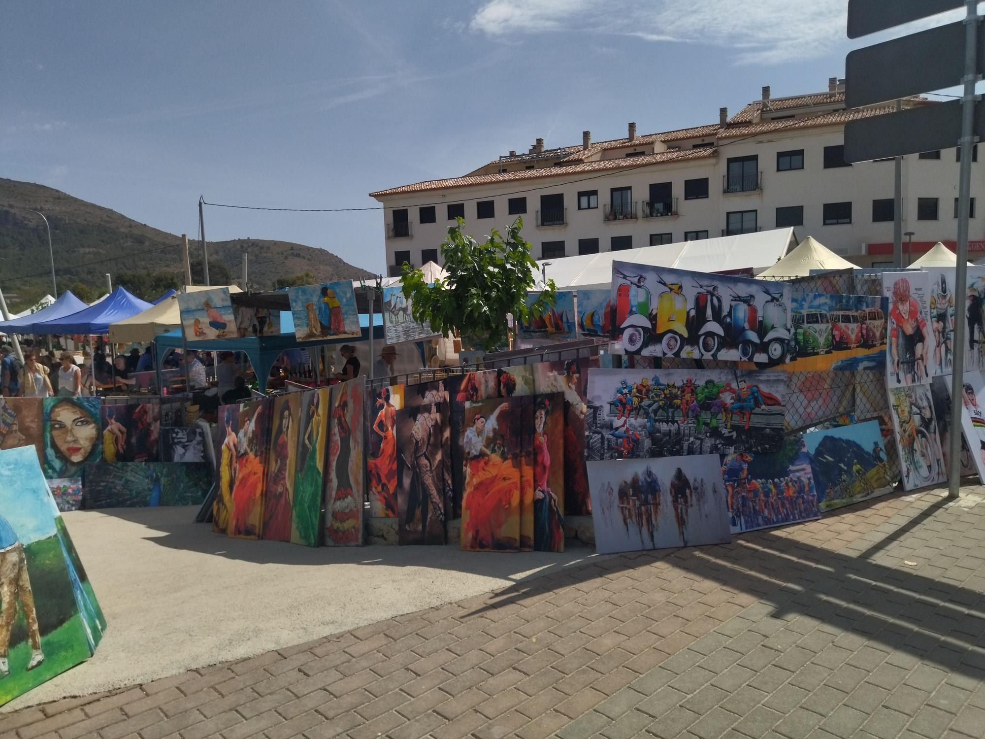 Kitsch y tradición: un paseo por el rastro de Xaló