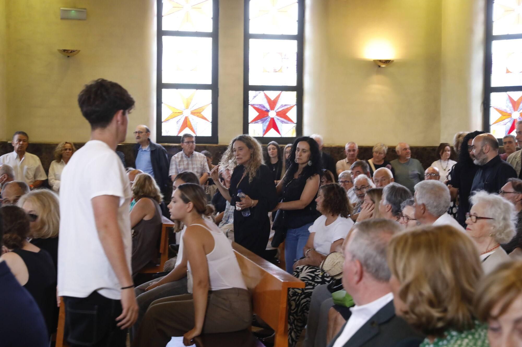 EN IMÁGENES: Acto de despedida a Xuan Bello en el tanatorio de Los Arenales