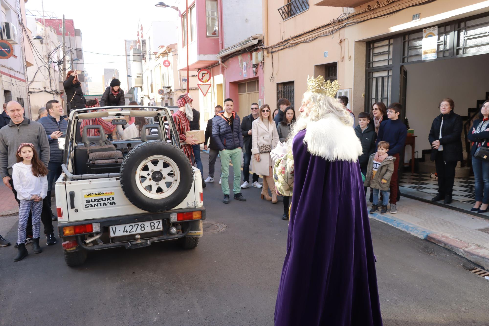 Los Reyes Mayos premian a los vecinos de Vila-real con cientos de regalos en este 2023