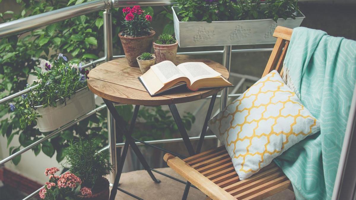 Aprovecha al máximo tu terraza pequeña con el parasol de Aldi