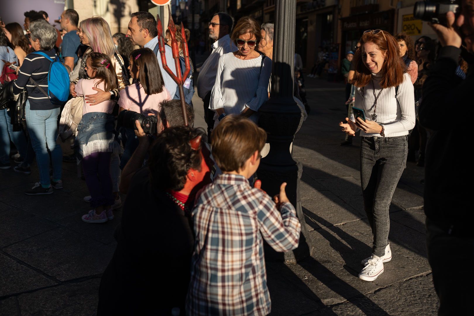 GALERÍA | Las mascaradas llenan de color y alegría el centro de Zamora