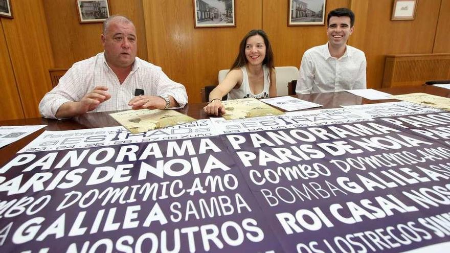 Los ediles Nemesio Rey y Lucía Seoane con Gonzalo Louzao, presentando las fiestas. // Bernabé / Cris M.V.