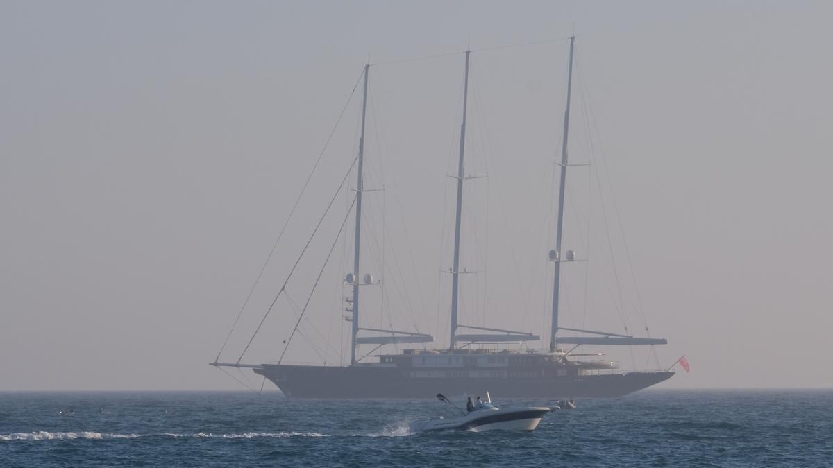 Die Gigayacht "Koru" von Jeff Bezos liegt in der Bucht von Palma de Mallorca