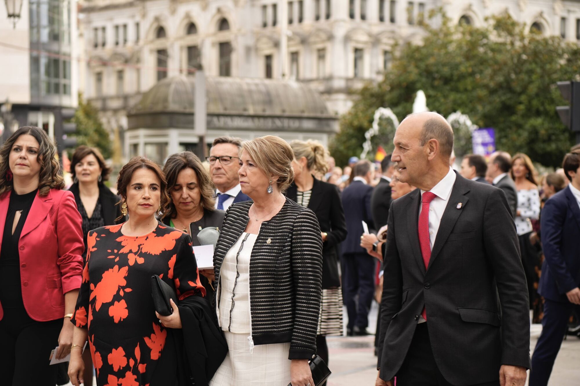 Así fue la llegada de los invitados a los premios "Princesa de Asturias" y su paso por la alfombra azul