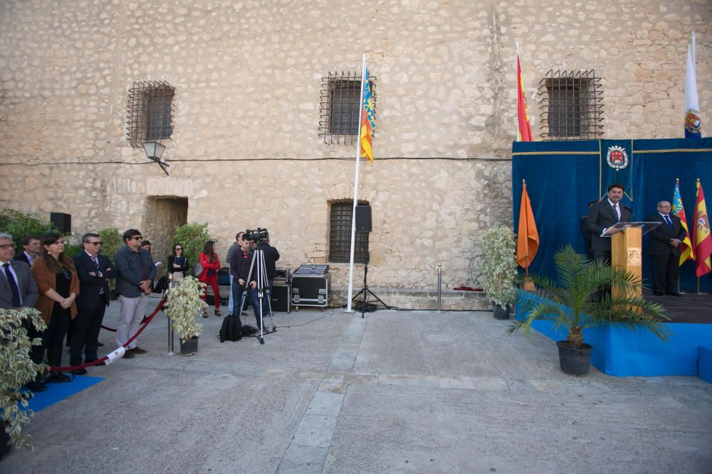 El Ayuntamiento de Alicante ha celebrado esta mañana el XXXVI aniversario de Protección Civil en el castillo de Santa Bárbara.