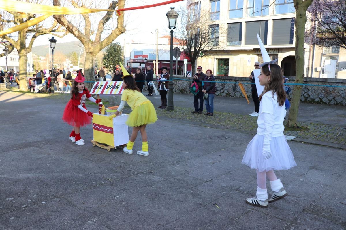 El desfile de disfraces de carnaval llevado a cabo en el Concello de Catoira.