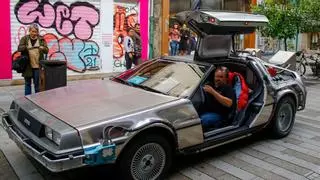 Un DeLorean «vuela» a Galicia y regresa al futuro para matricularse, pero no se libra del IVA