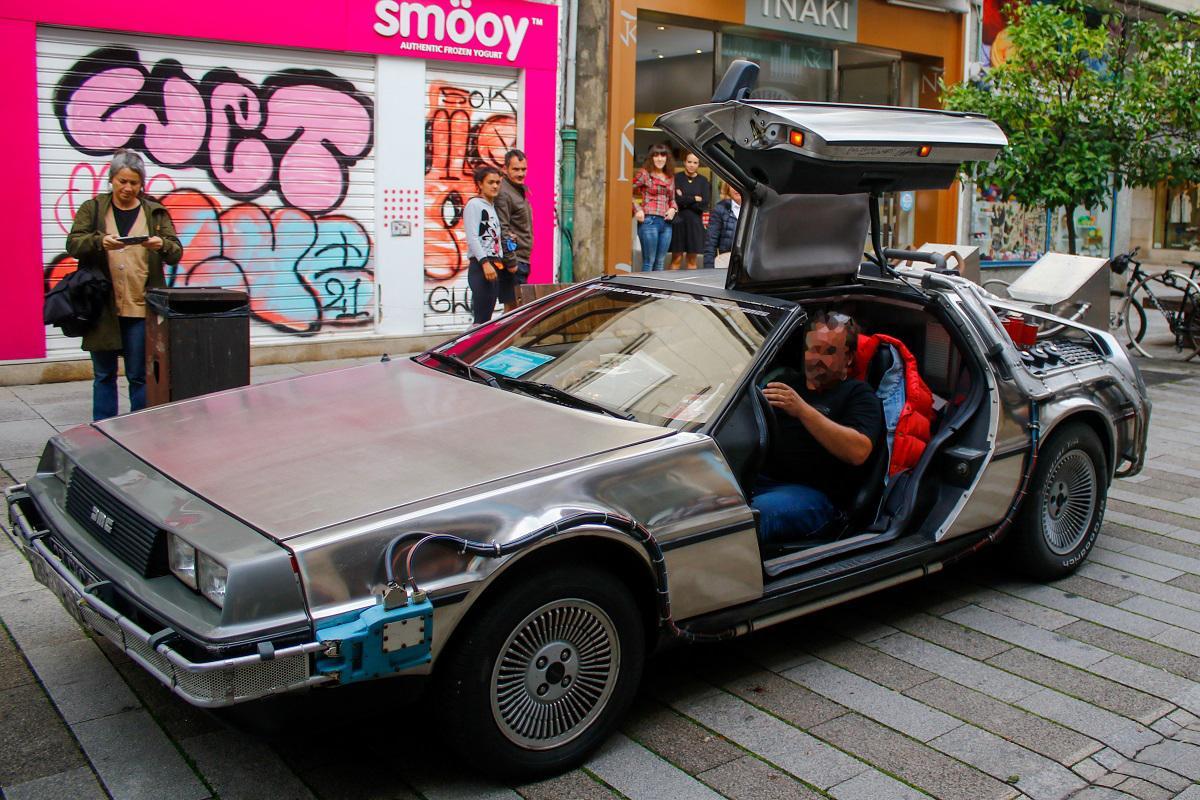 Una réplica del DeLorean, en una muestra en Vilagarcía