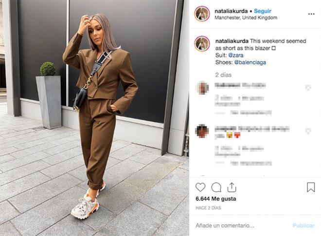 La 'instagramer' Natalia Kurda con traje de chaqueta 'cropped' de Zara