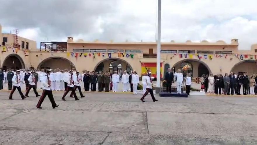 El Arsenal de Las Palmas celebra sus 75 años con parada militar y homenaje a los caídos por España