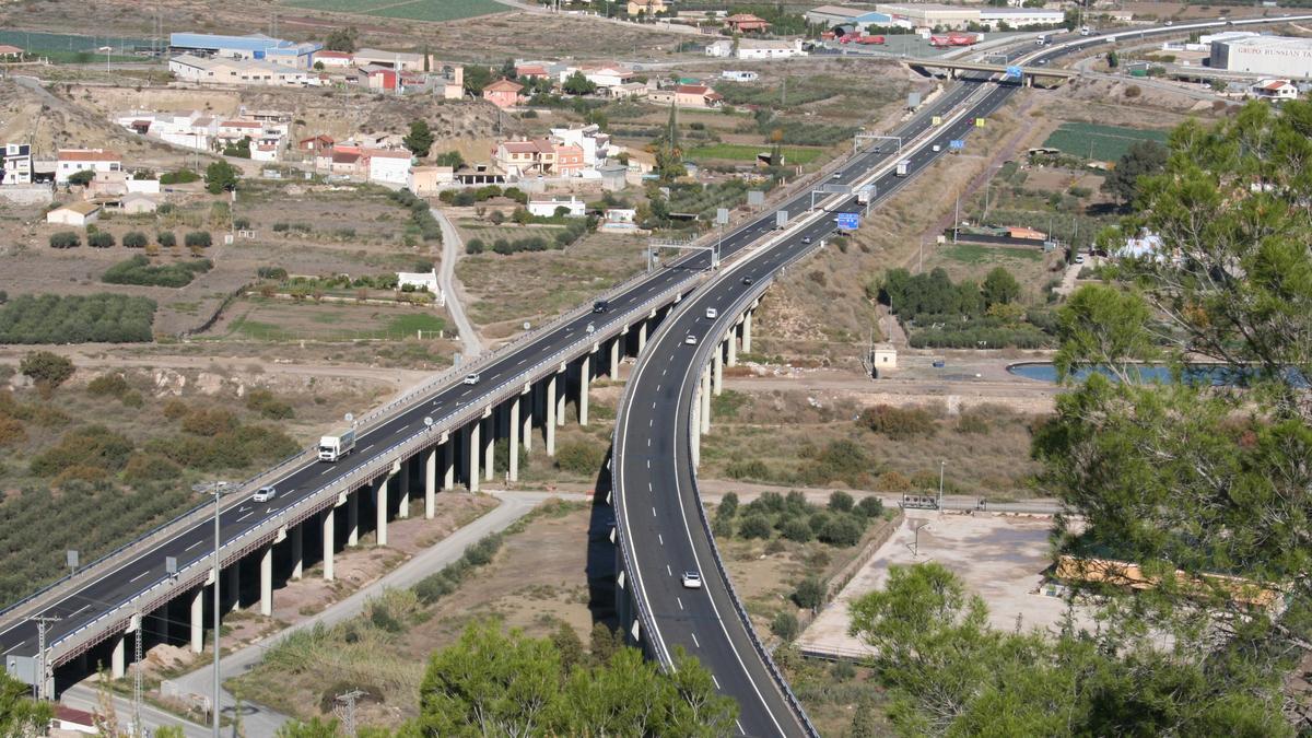 Viaducto de la autovía del Mediterráneo sobre el cauce del Guadalentín.