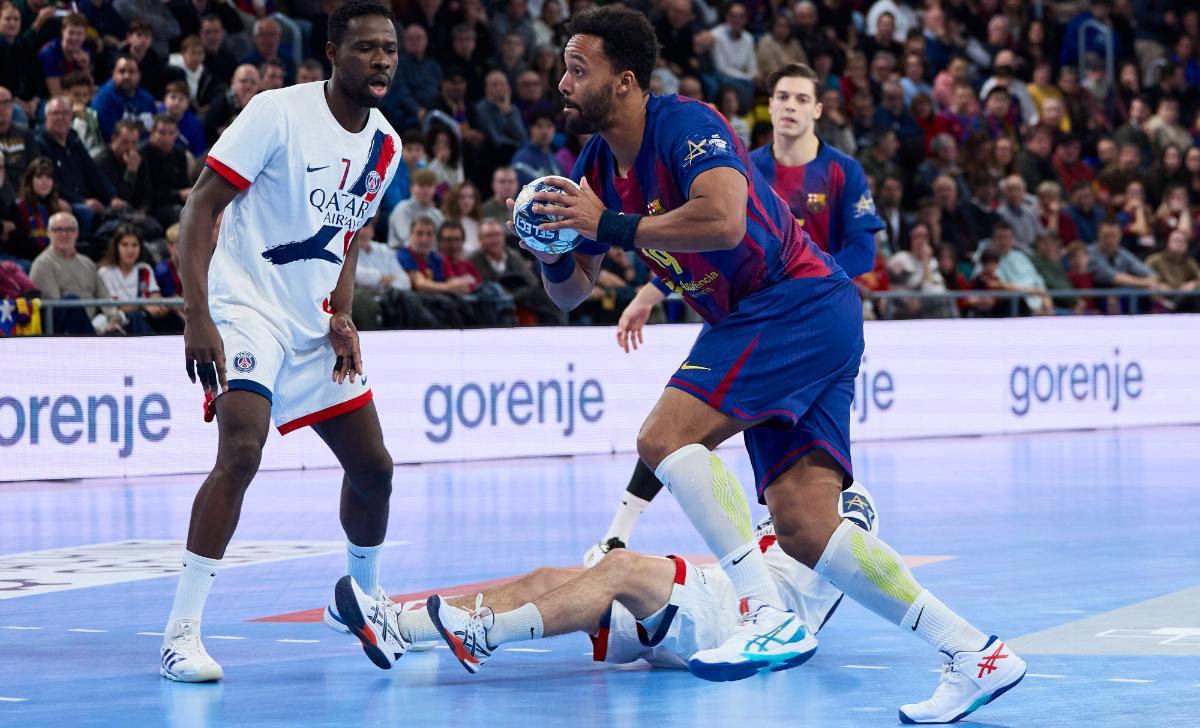 N'Guessan busca un lanzamiento en ataque