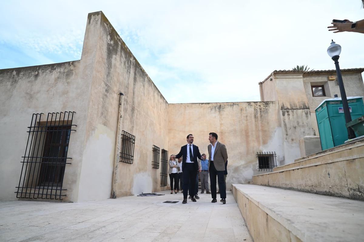 El alcalde de Elche visitaba la nueva instalación este martes y destacaba la relación entre la cultura del agua en la ciudad y el Palmeral