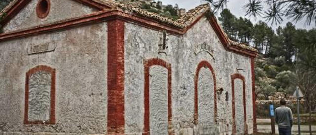 Antigua estación de l&#039;Orxa, en la línea que comunicaba Alcoy con Gandia.