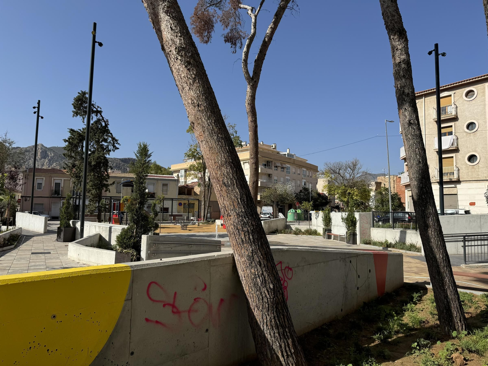 Grafitis en la Plaza Joan Miró.