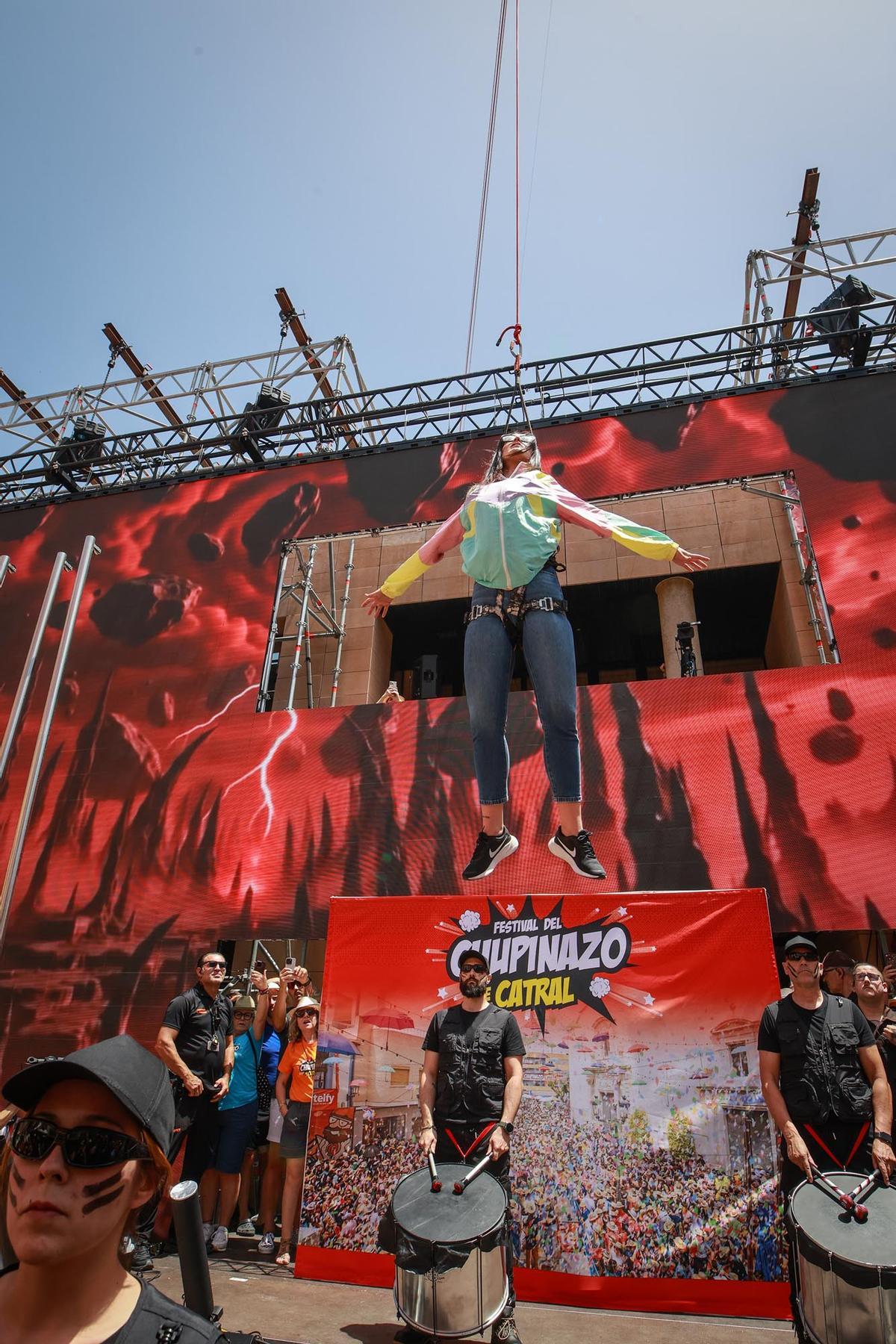 Así ha sido el chupinazo de las fiestas de Catral 2026 : el pionero que abre las fiestas de veraniegas de los municipios de la Vega Baja