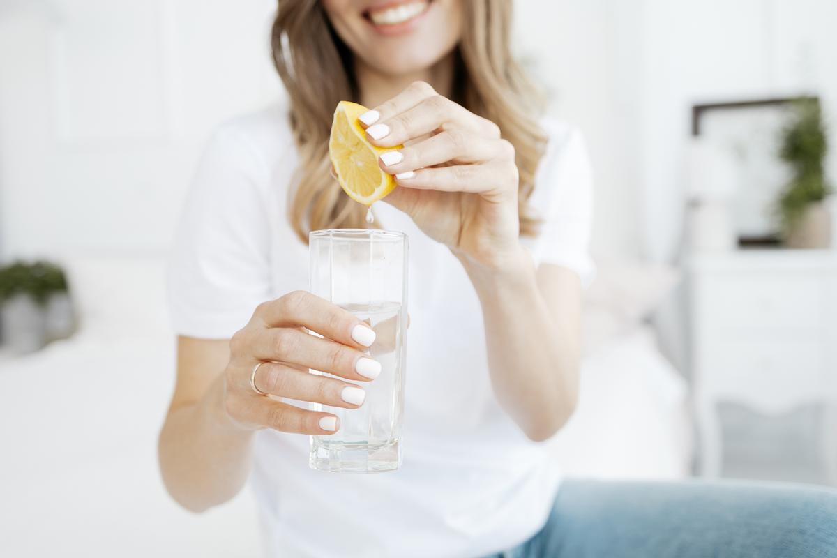 ¿Beber zumo de limón ayuda a quemar grasas?
