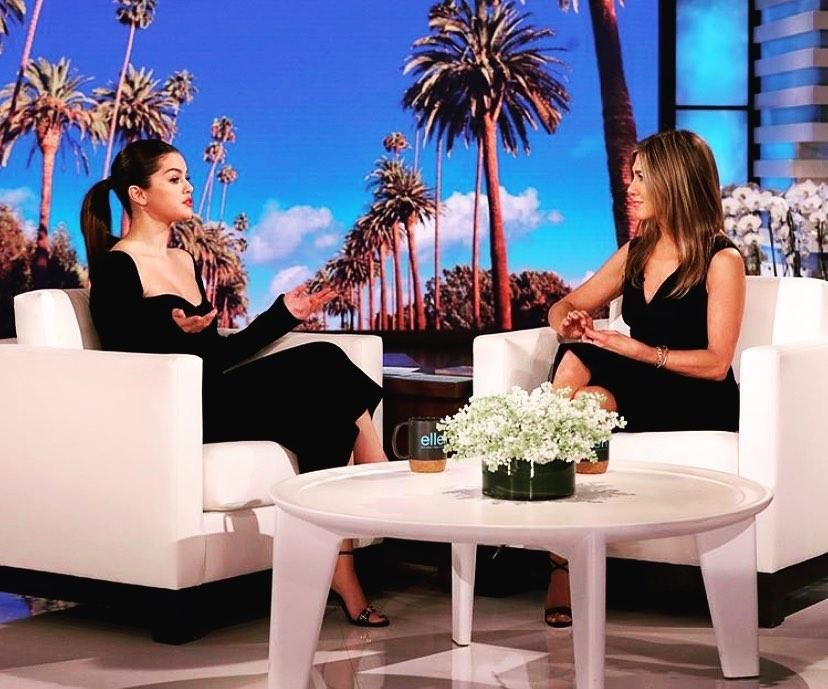 Jennifer Aniston entrevista a Selena Gomez en el show televisivo de Ellen DeGeneres