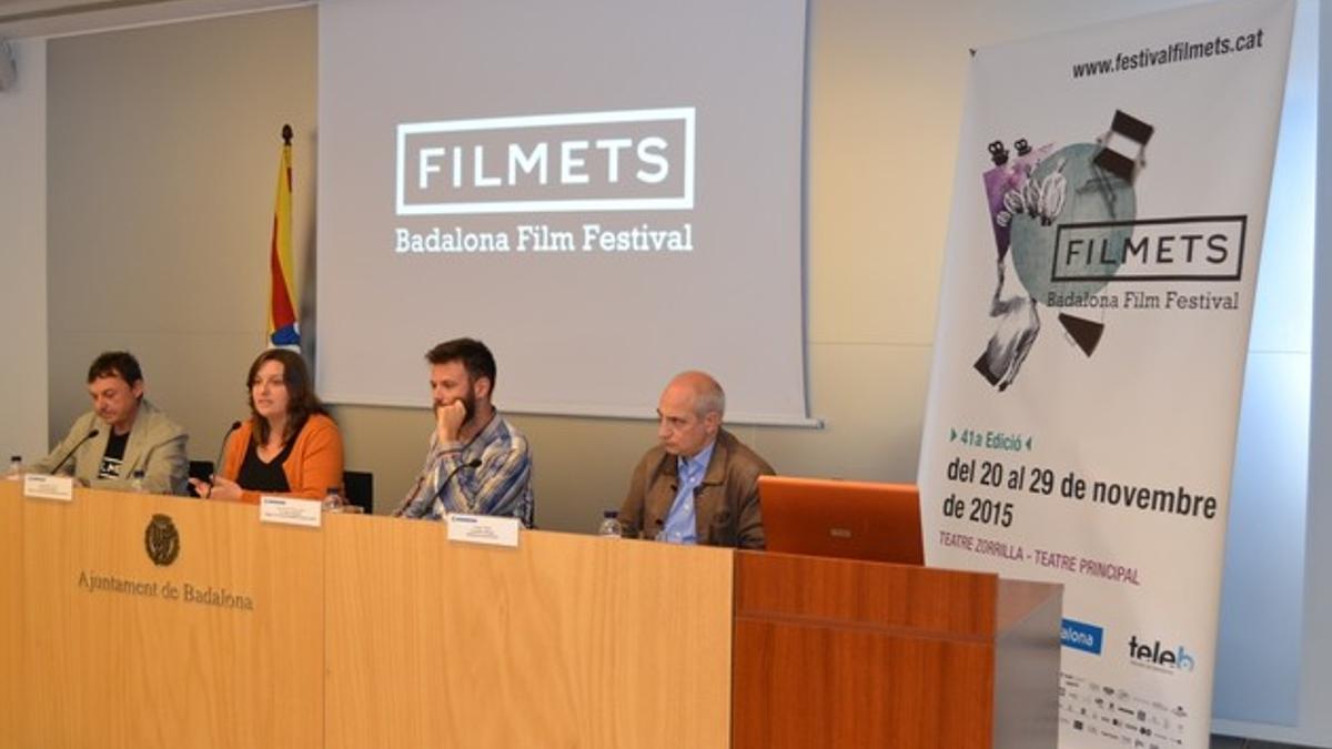 Los concejales Jose Téllez  y Laia Sabater junto al director del festival, Agustí Argelich y el consejero delegado de Badalona Comunicació, Josep Viñeta, en la presentación de Filmets.