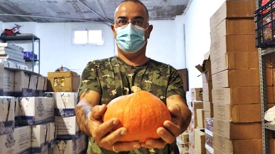 Curro López, con una de las calabazas recibidas el pasado lunes.