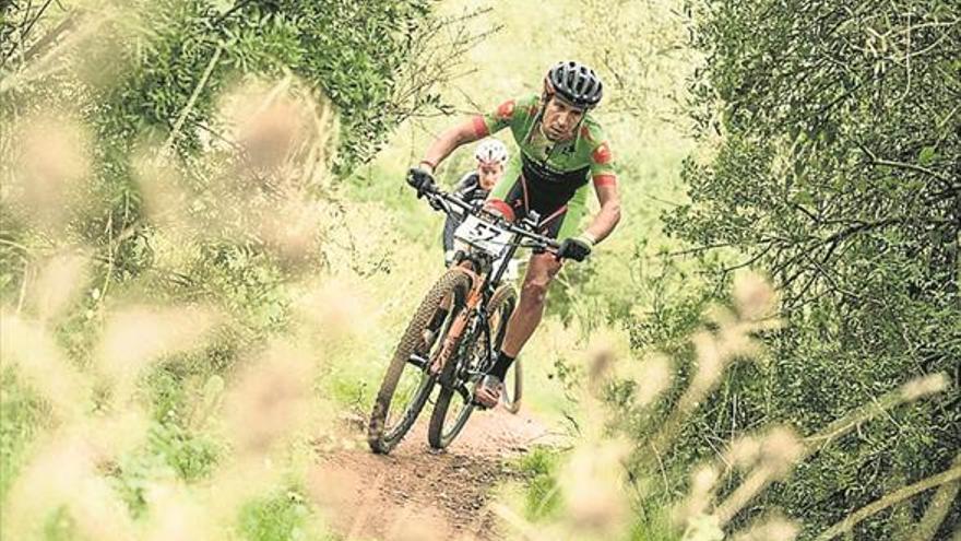 Pedro Romero escala en la general de la Andalucía Bike Race