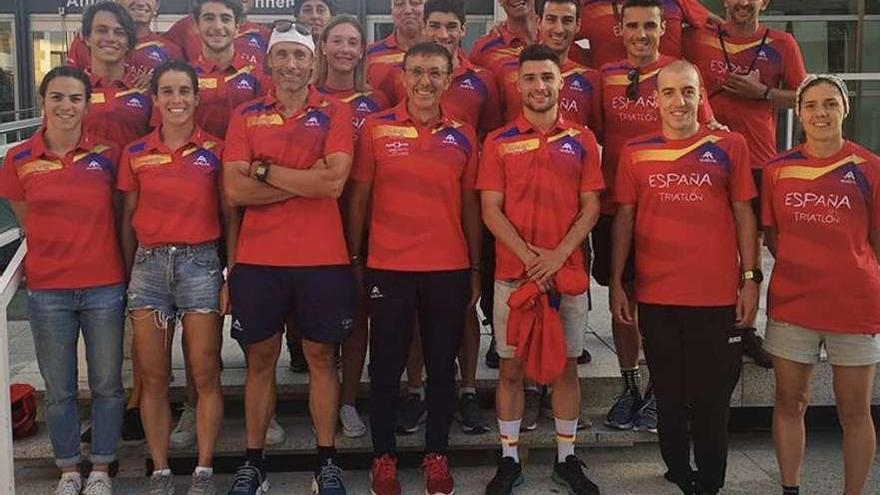 La selección española posa en Lausana. // FDV