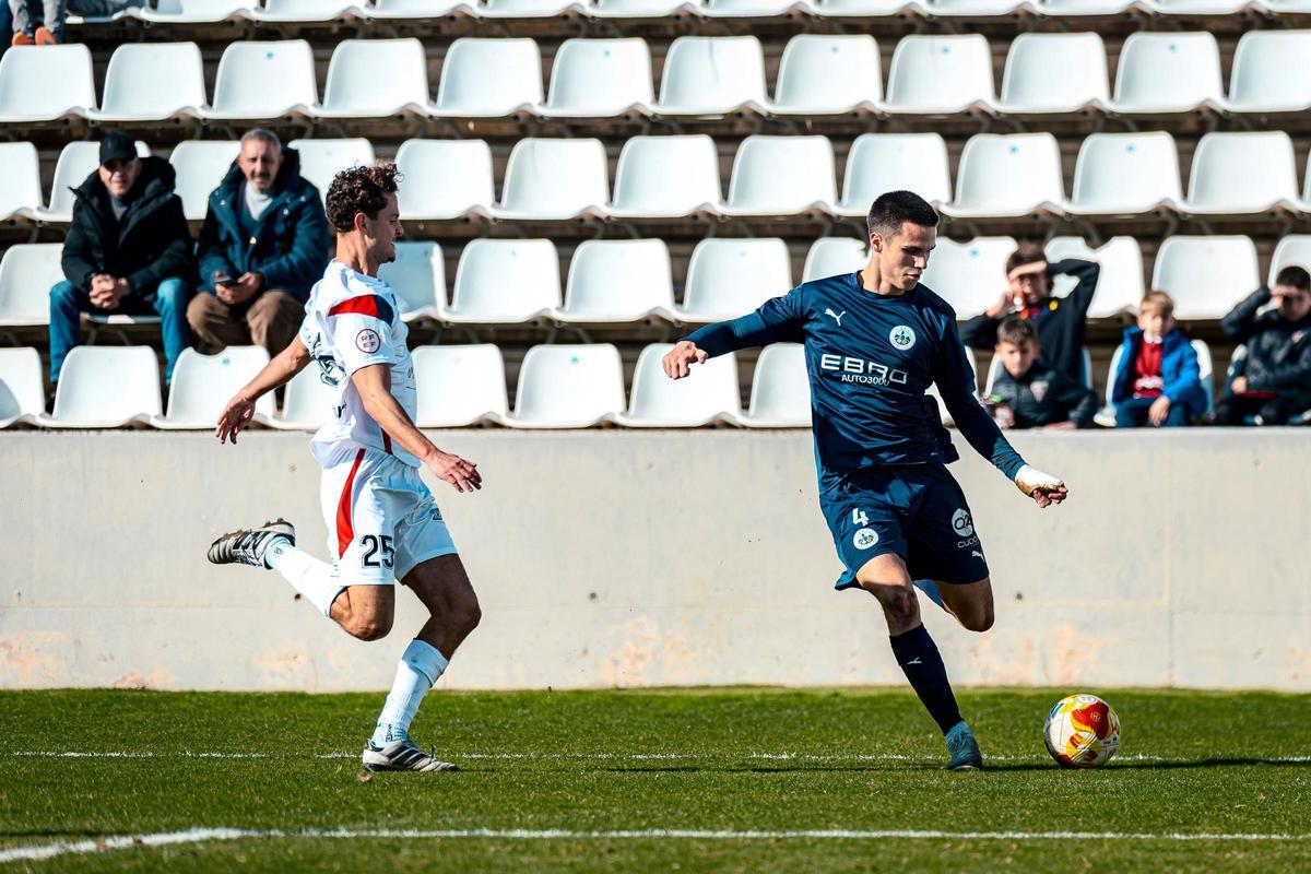 Guize presiona a Quim, autor del primer gol del Atlètic Lleida