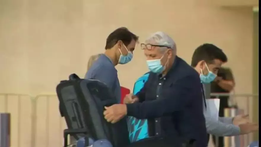 Nadal llega a Australia donde deberá cumplir una cuarentena de 14 días antes del Grand Slam