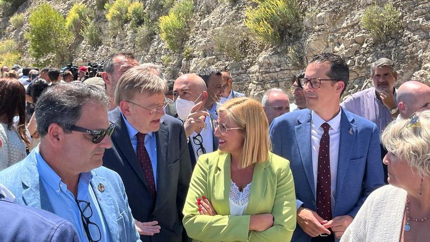 Los alcaldes de Elda y Petrer con el presidente Ximo Puig en un acto de este verano en la comarca.
