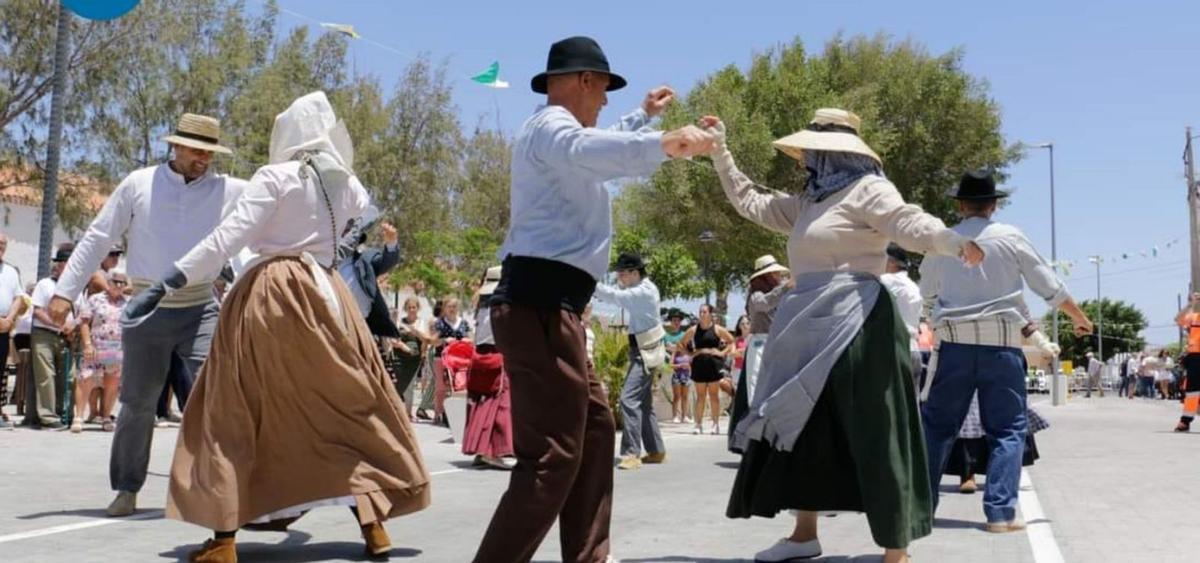 El cuerpo de baile de la Agrupación de Tetir actuando con motivo de las fiestas en honor a Santo Domingo. | | ONDA FUERTEVENTURA