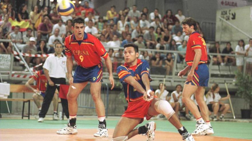 Partido de la selección española de voleibol en el Centro de Tecnificación en 1998.