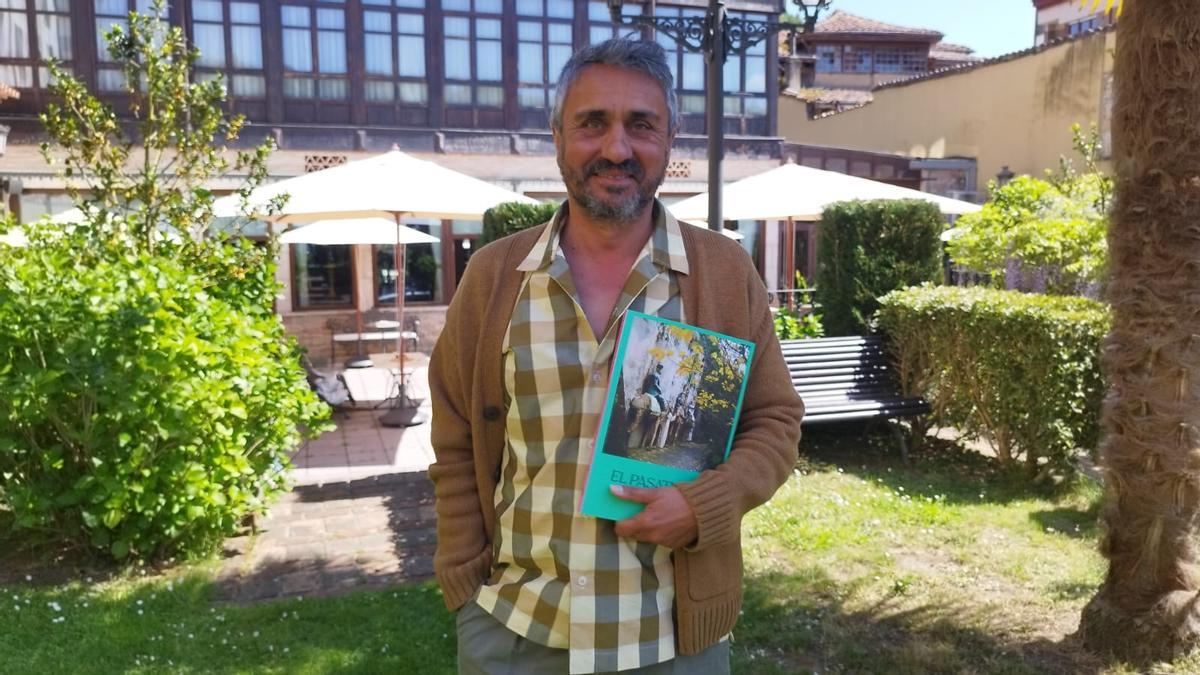 Ignacio Somovilla presenta en Infiesto su libro &quot;El Pasatiempo y otros jardines (extra)ordinarios&quot;
