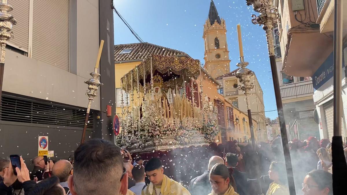 Semana Santa de Málaga 2026 | 'Petalá' a la Virgen de la Salud en el Domingo de Ramos